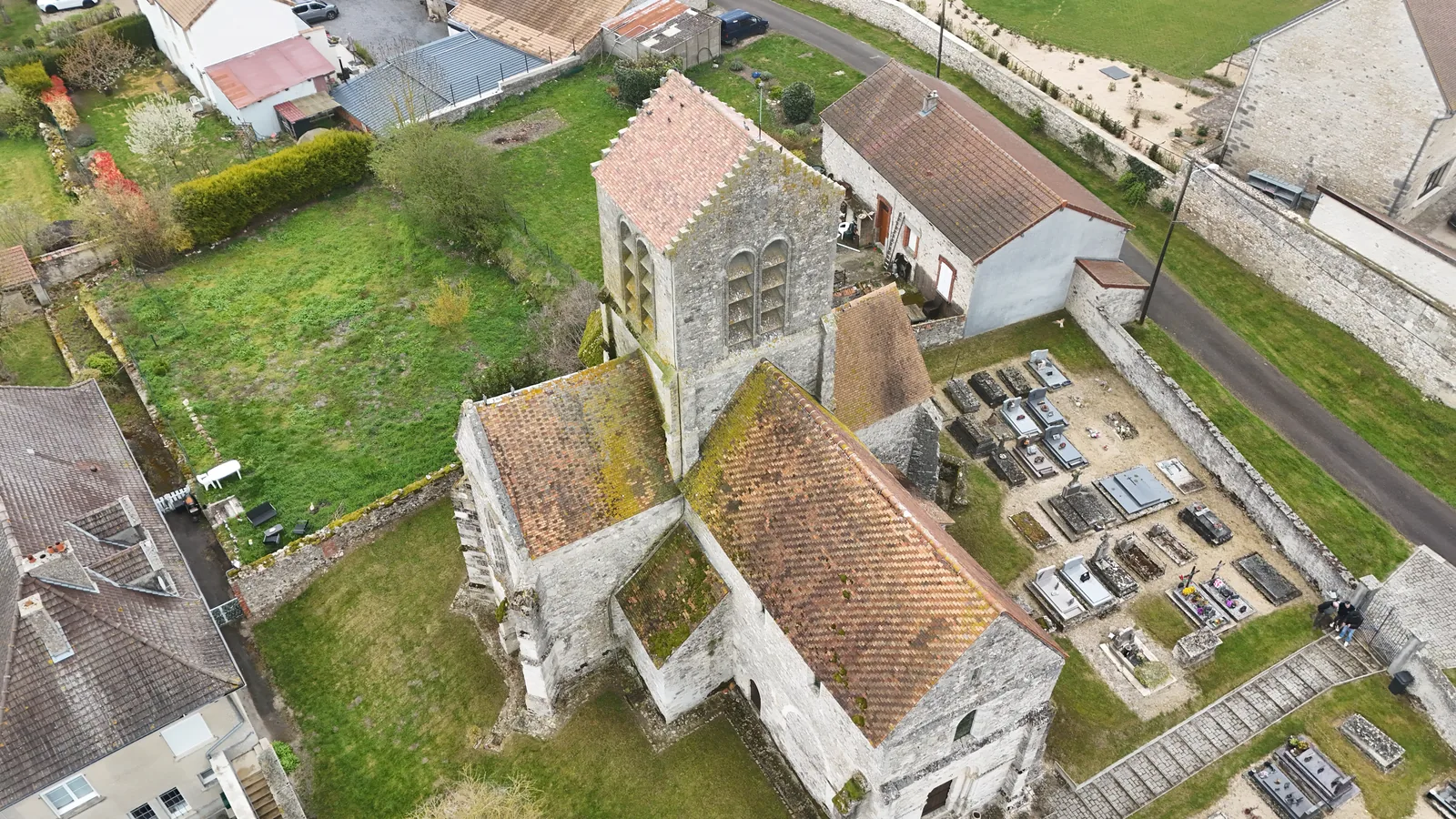 Façade en bardage bois nécessitant un entretien adapté sans haute pression