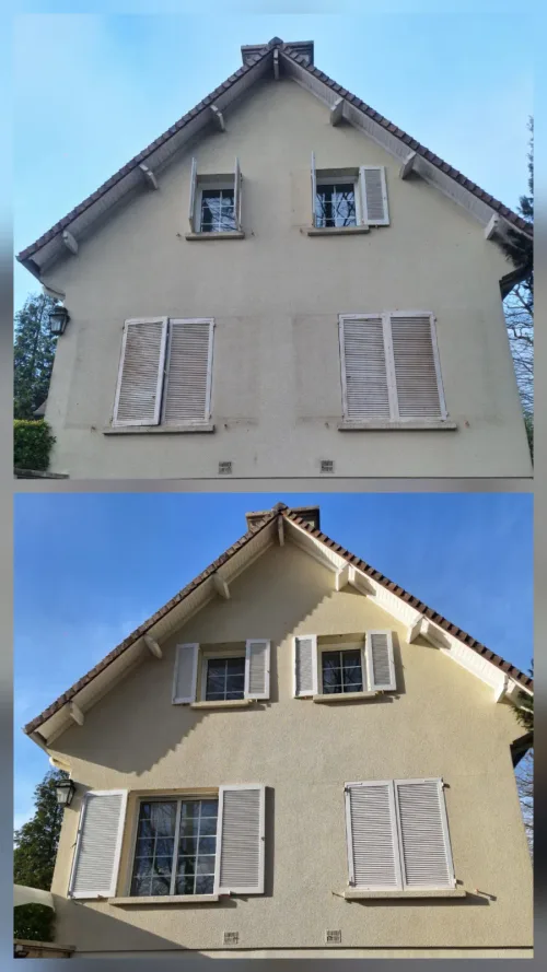 Pignon de maison sous les combles avant et après nettoyage de façade